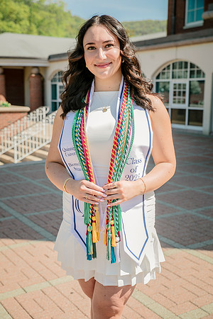 2025quinnipiacgrads-62