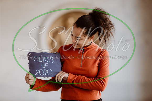 Seniors2020527